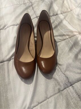 Franco Sarto Tan Brown Leather Classic Round-Toe Pumps